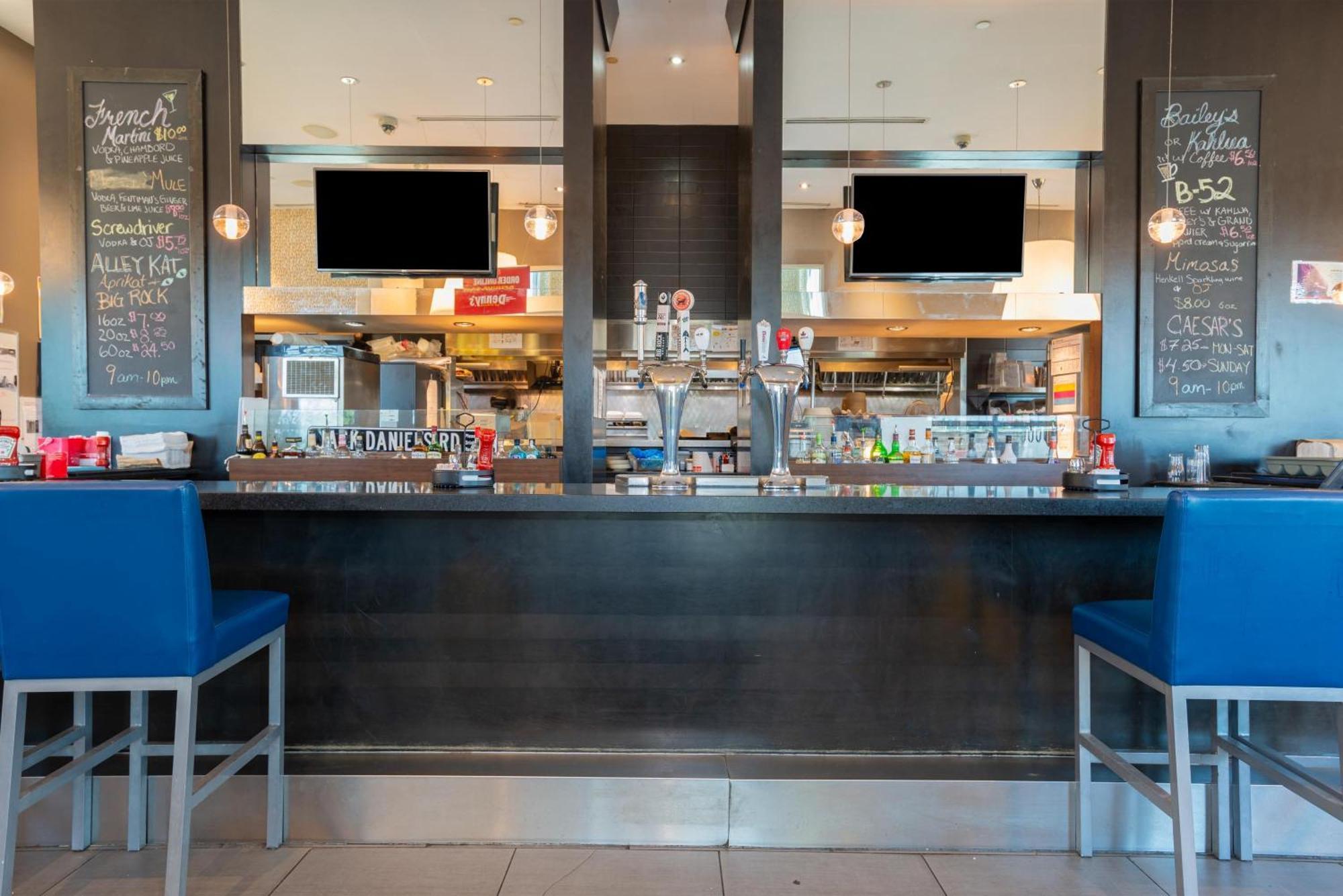 Sandman Signature Edmonton South Hotel Ngoại thất bức ảnh